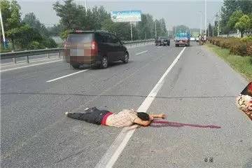 四车连撞,女子被轿车撞飞一上午,扬州发生两起车祸!