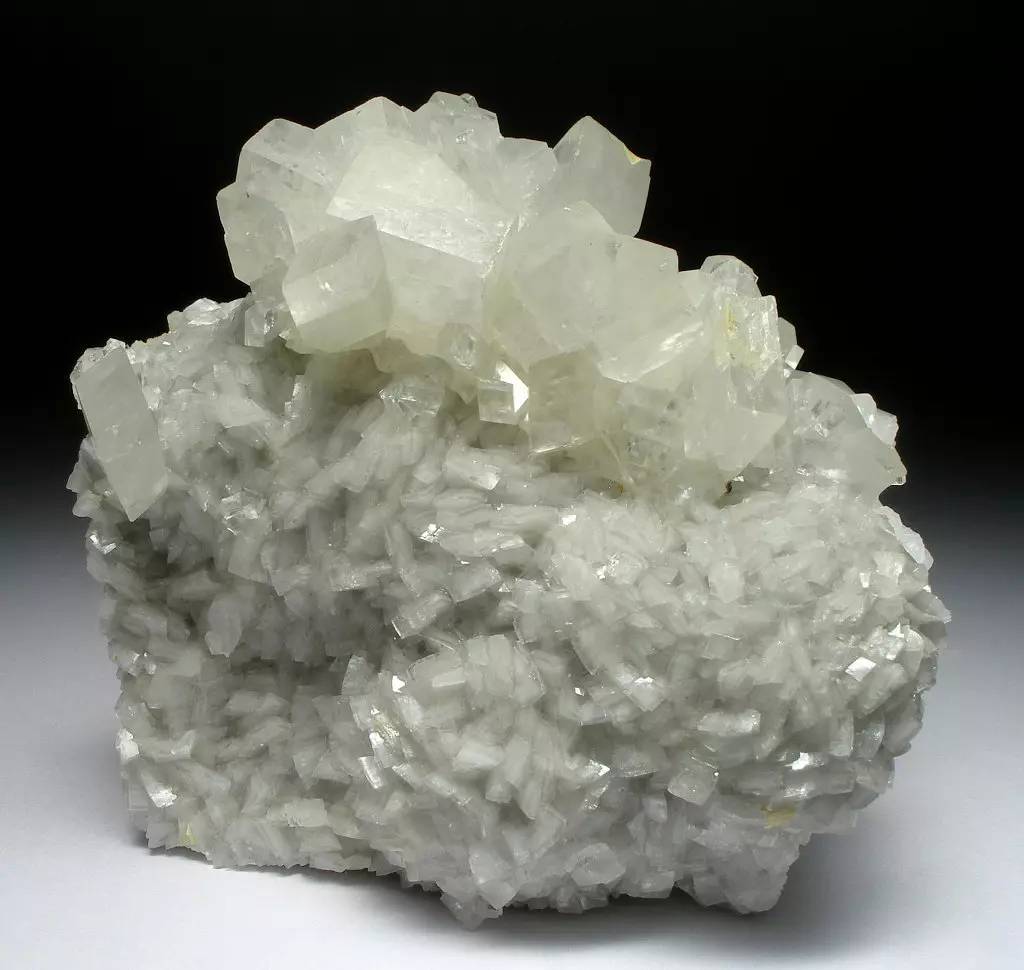 dolomite 白云石 两种形态共存 其他产地:trimouns talc mine