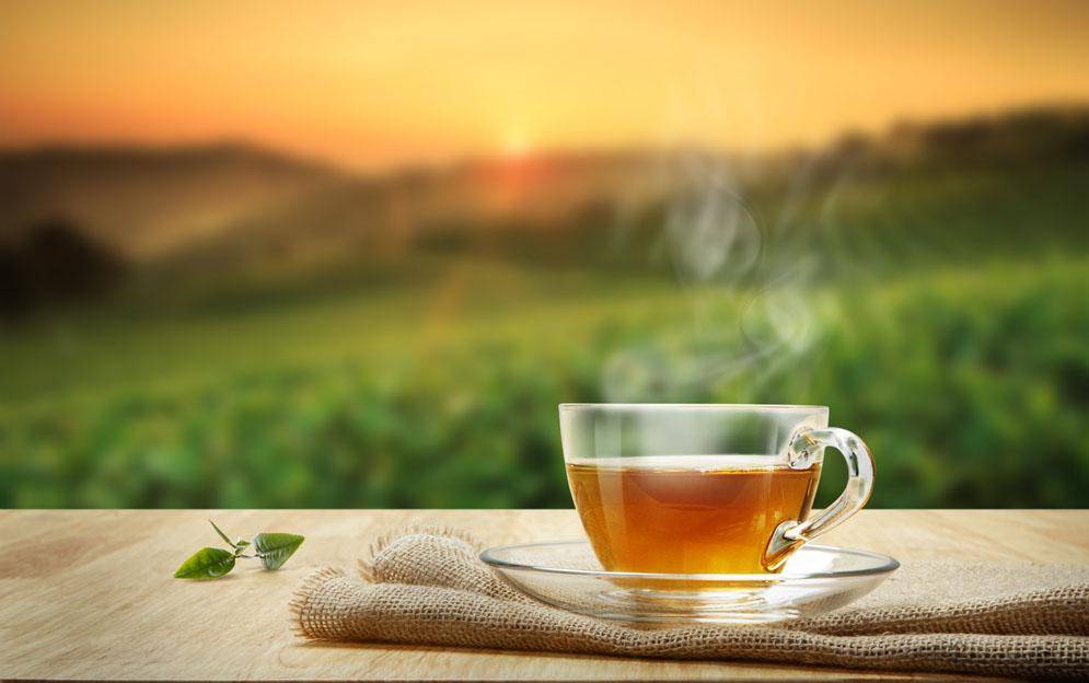 吃一些 热乎的食物或饮一杯热茶,使身体变暖,促进血液循环