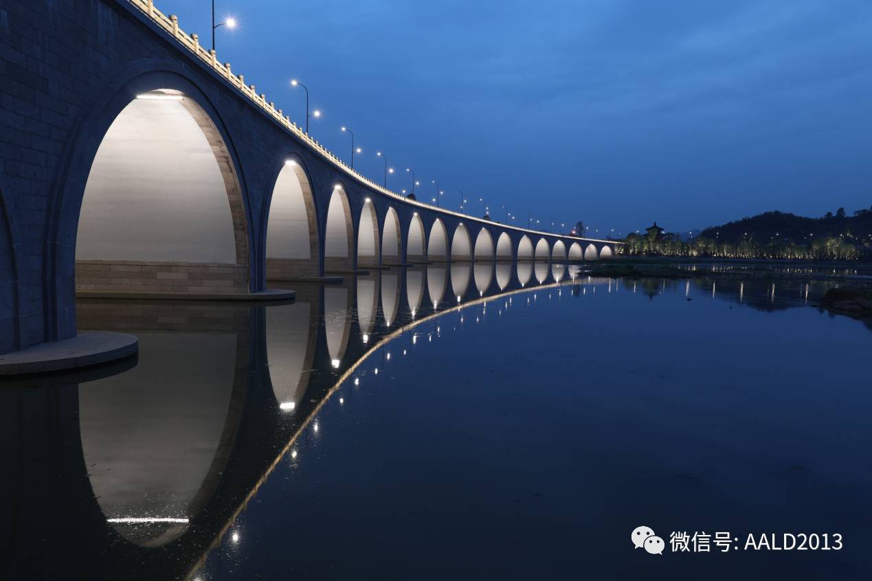 青山水库之上的彩虹梦临安钱锦大桥夜景照明设计赏析丨a案例