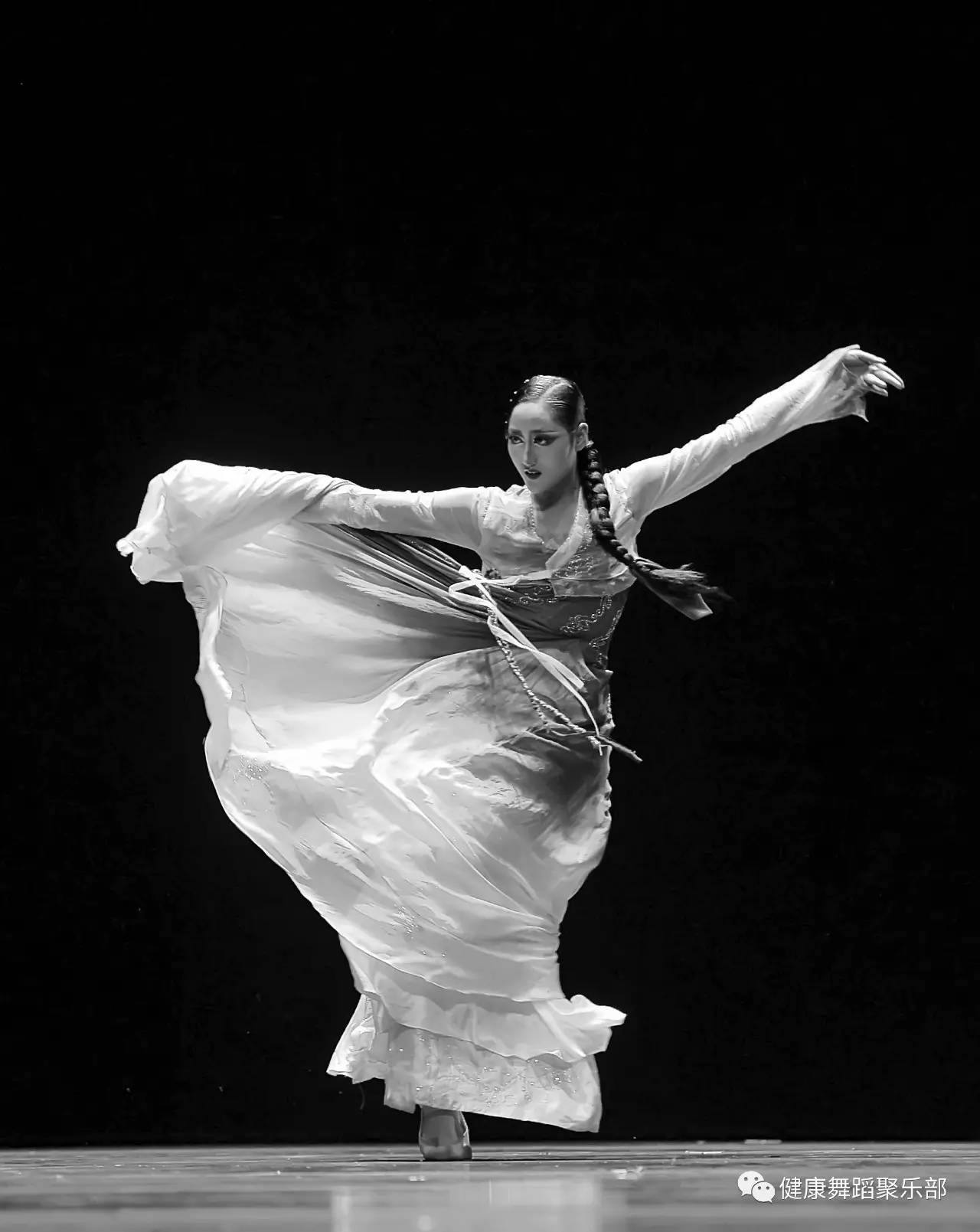 第二届中国朝鲜族民族舞蹈展演归思荣获独舞新人荣誉称号