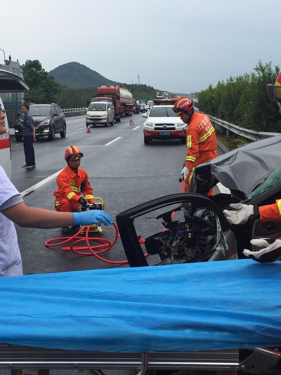 常合高速发生惨烈车祸,司机们一定要当心!