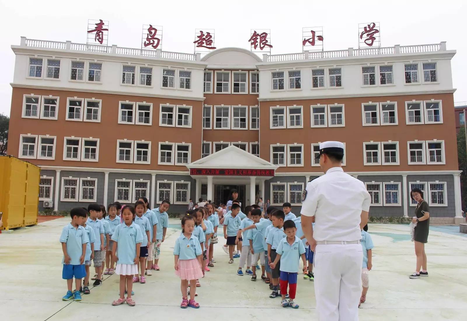 青岛西海岸超银小学图片