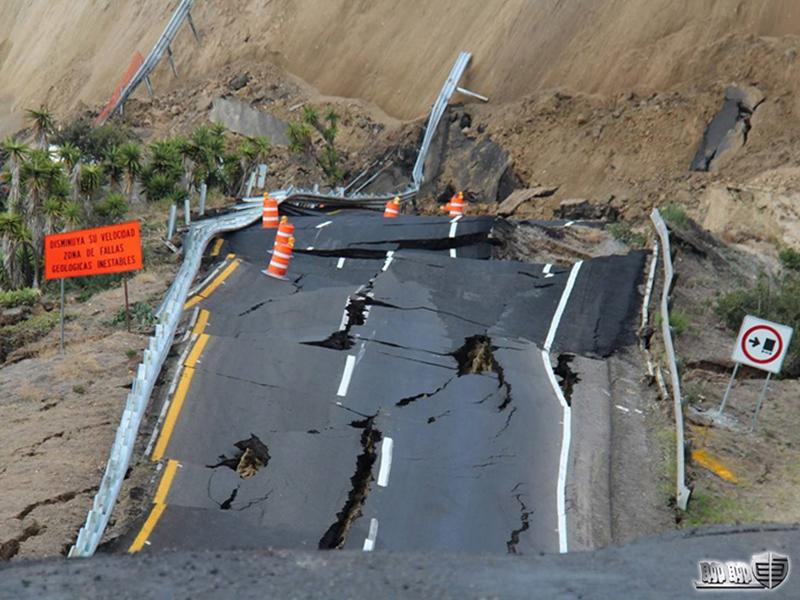 地下停車庫遭遇地震地下車庫遇到地震,這個情況十分糟糕.