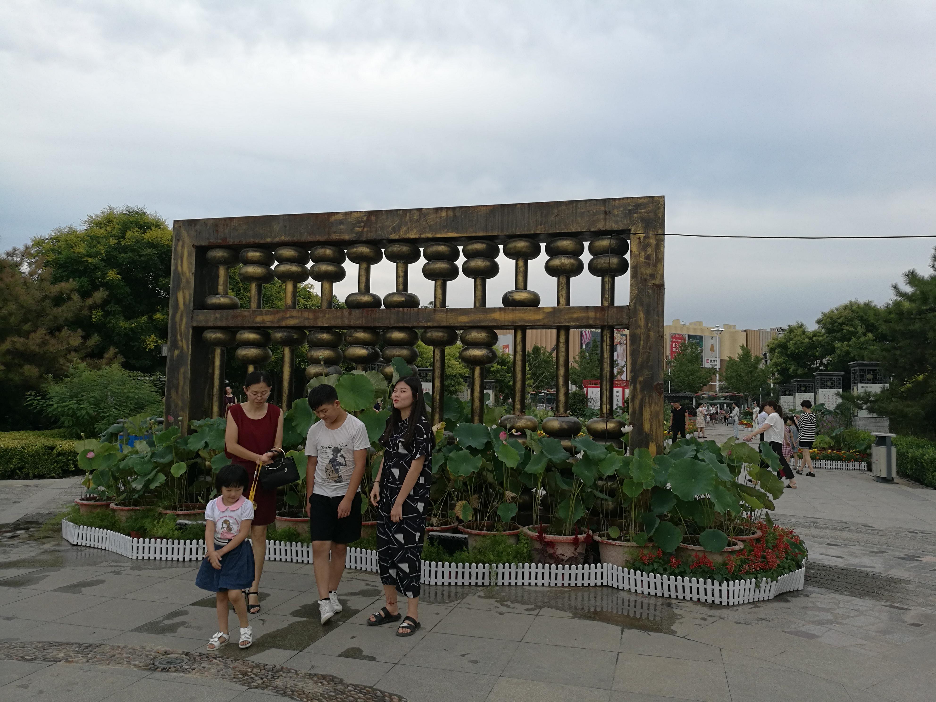 晉中市第四屆荷花展在榆次晉商公園開展遊人如織