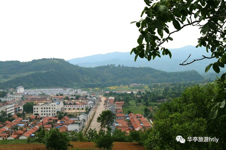 旅游资讯大美华亭县上关镇二彩带山上飘百花沟湾娇