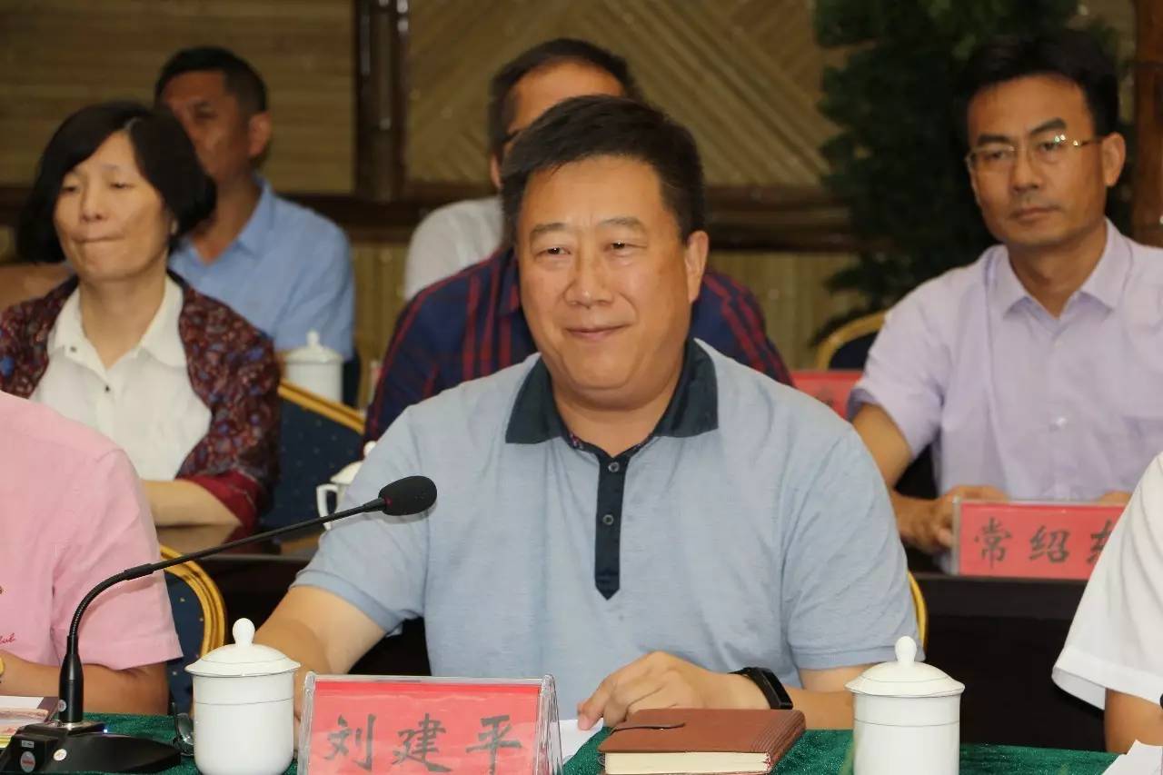 赫章县委书记刘建平在会上发言广州江南果菜批发市场有限责任公司与