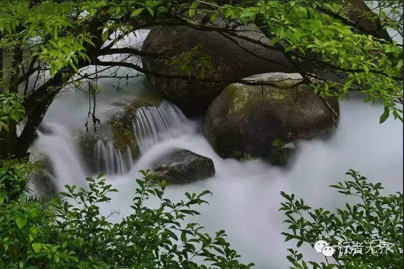 金秀青山瀑布图片