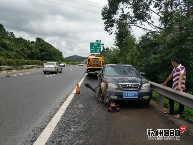 兰海高速钦州路段真是邪了!又一单车祸,两车撞残