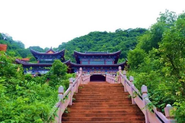 探秘地球心脏神秘,李宗仁屯兵福地遗址,石林公园,华龙寺玉林休闲一