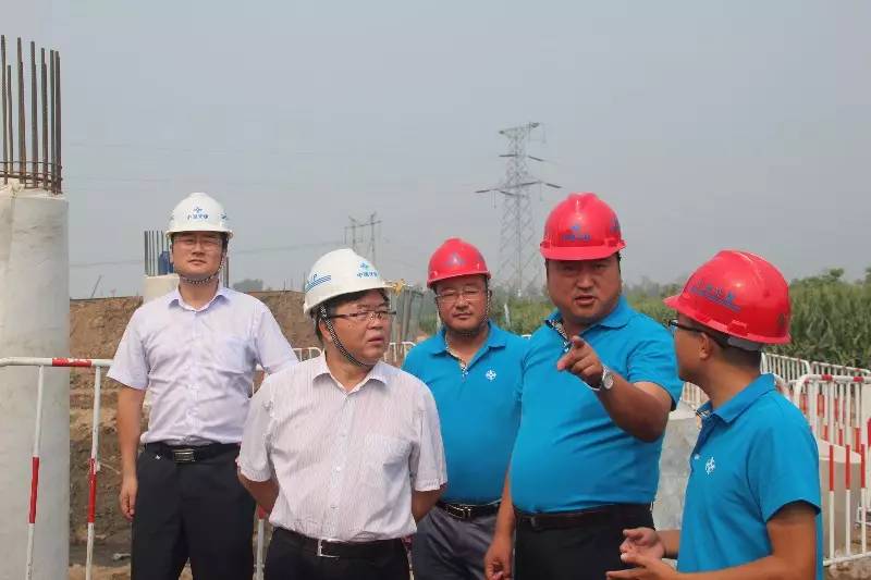 安全总监候建刚,生产管理部经理王高航一行到唐廊高速公路唐山段项目