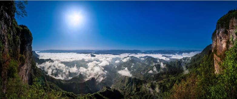 的景點飛雲口是觀雲海和日出最佳地造就了摩圍山無與倫比的雲海奇觀