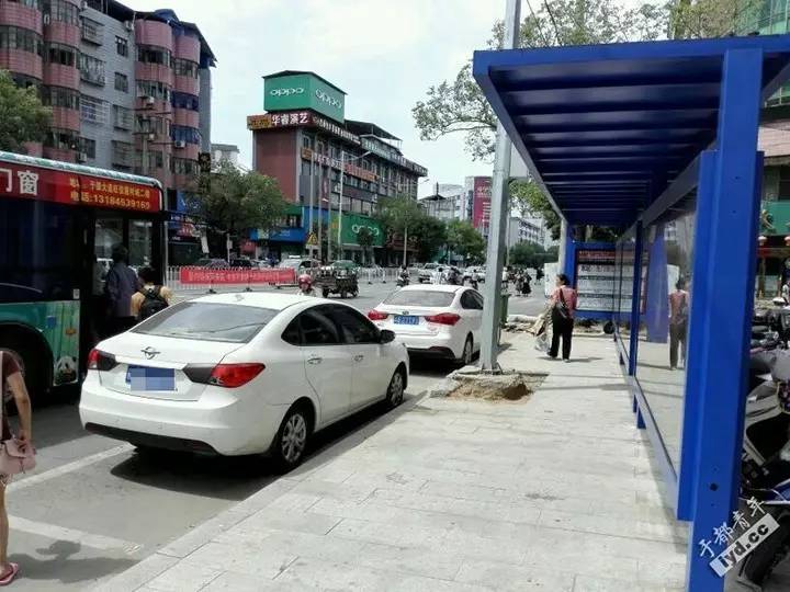 《中華人民共和國道路交通安全法》第六十三條規定如下:公共汽車站