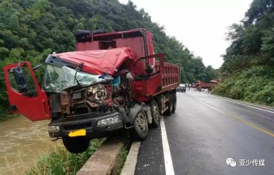 突發:8月14日邵東佘田橋沙坪路段發生慘烈車禍,兩人受傷嚴重!