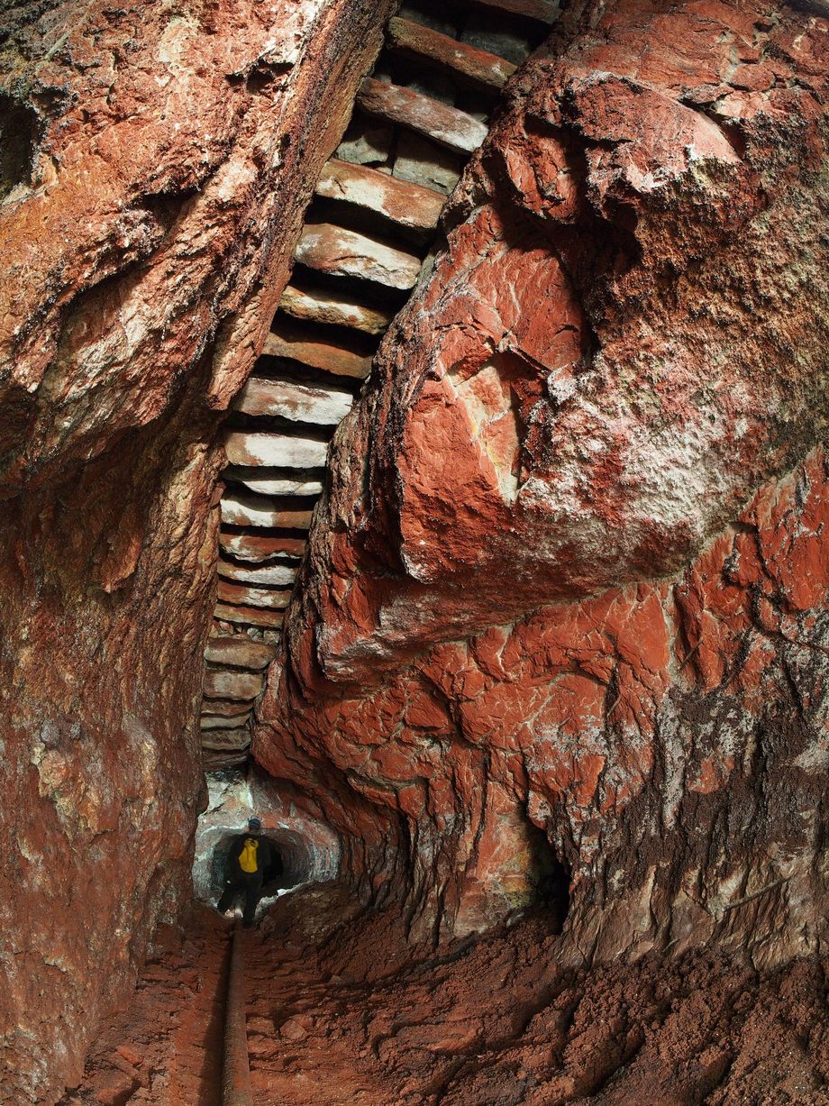 中国废弃矿洞图片