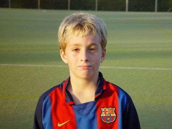 足球明星小时候照片图片