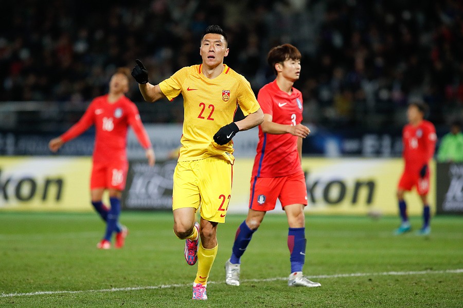 國足東亞杯2-2韓國,韋世豪首秀進球,于大寶暴力頭球