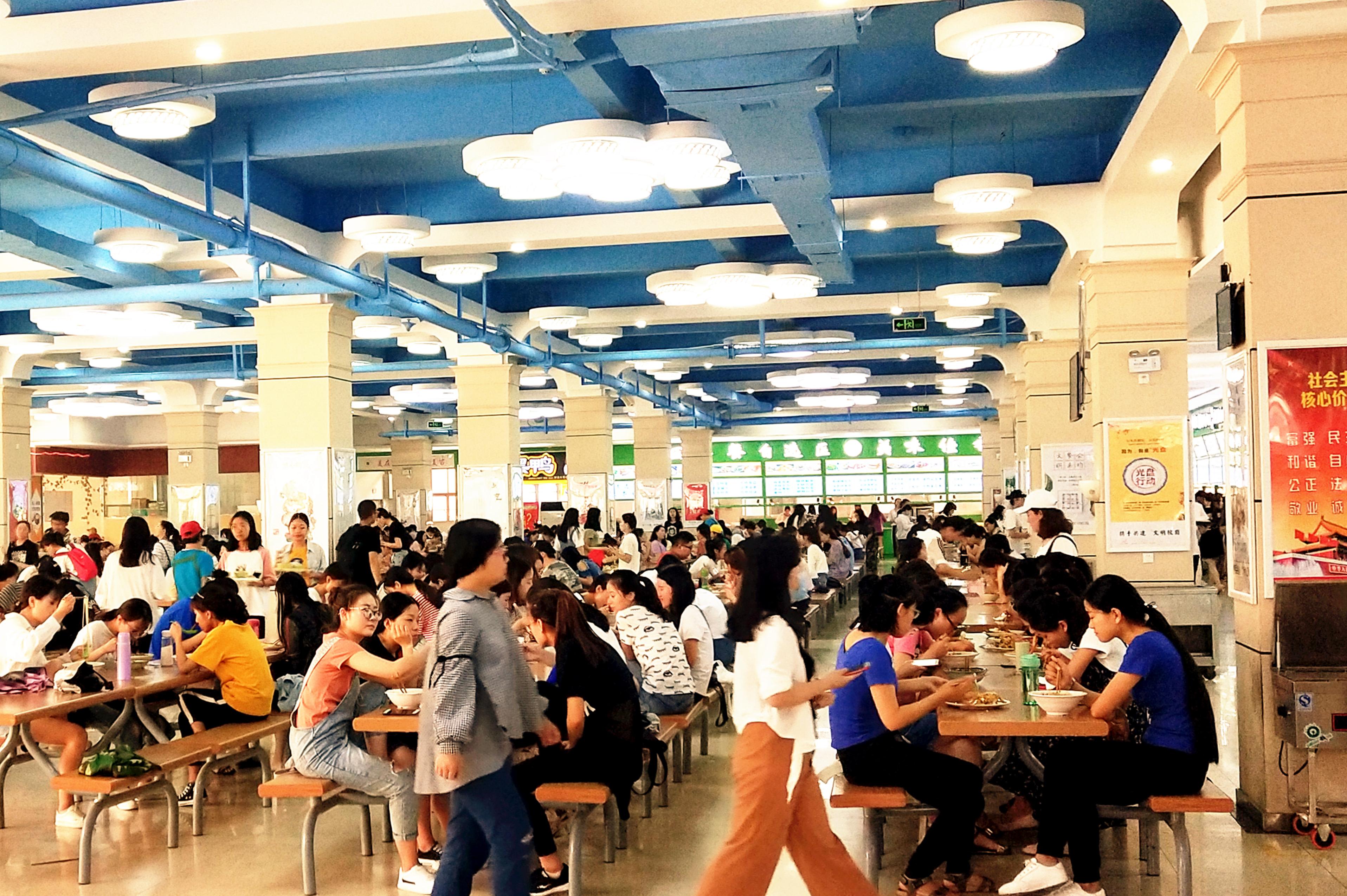郑州大学食堂图片图片